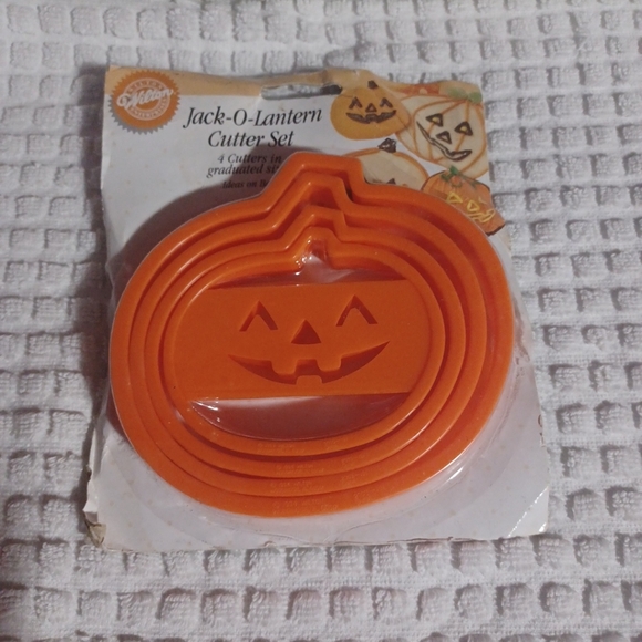 Orange Jack-O-Lantern Cookie Cutter Set - Picture 2 of 4